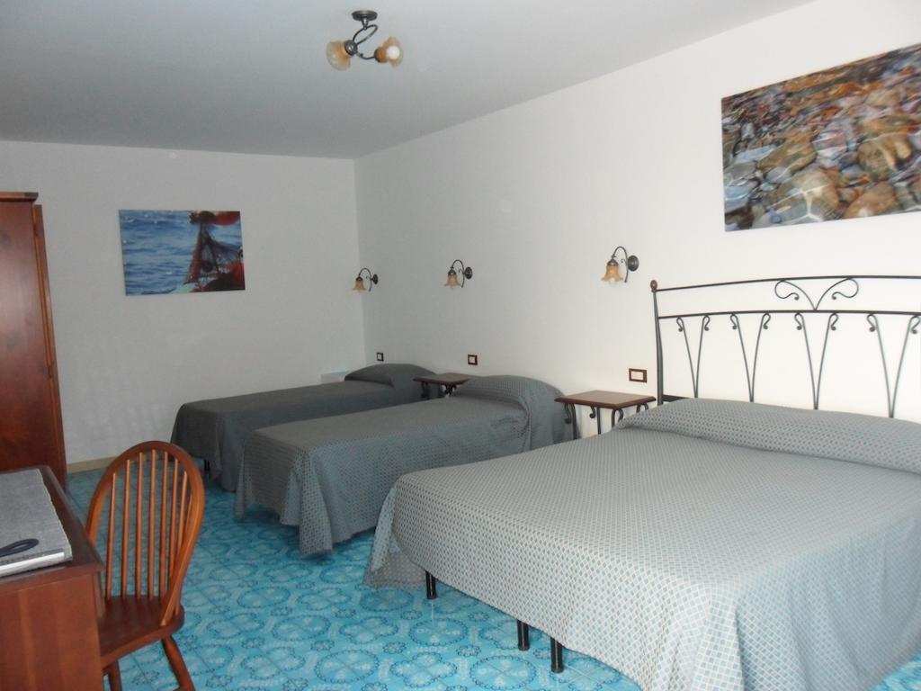 Hotel Punta Barone Санта Марина Салина Стая снимка