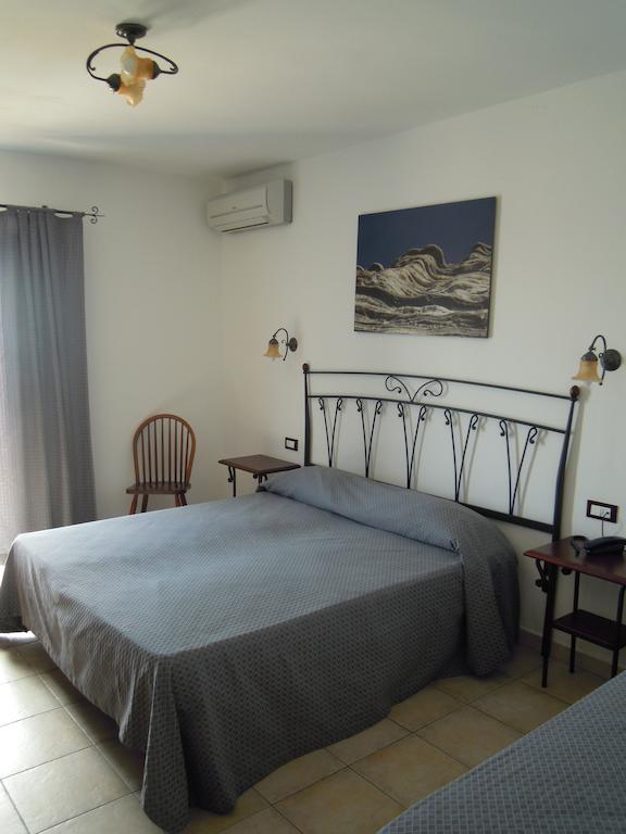 Hotel Punta Barone Санта Марина Салина Стая снимка