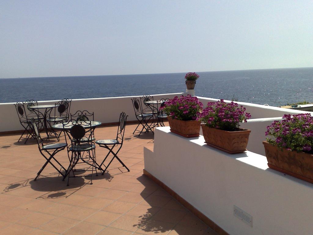 Hotel Punta Barone Санта Марина Салина Екстериор снимка