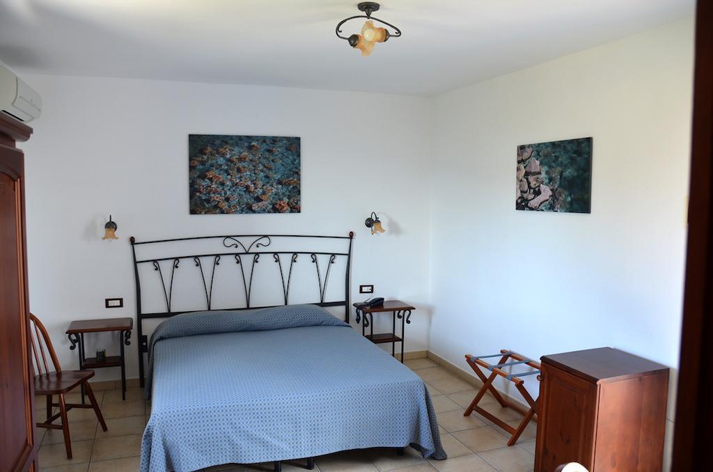 Hotel Punta Barone Санта Марина Салина Стая снимка
