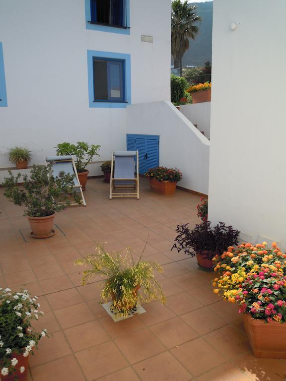 Hotel Punta Barone Санта Марина Салина Екстериор снимка