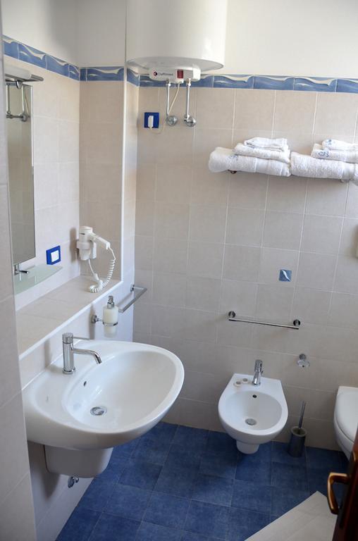 Hotel Punta Barone Санта Марина Салина Екстериор снимка