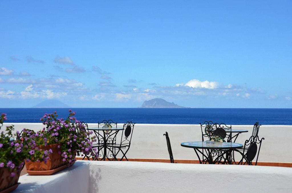 Hotel Punta Barone Санта Марина Салина Екстериор снимка