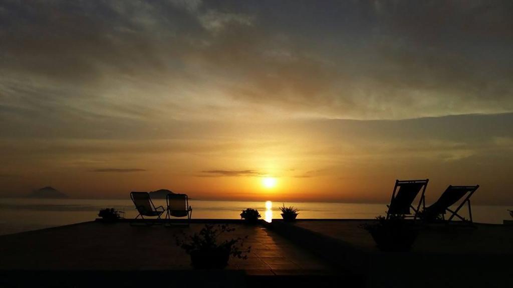 Hotel Punta Barone Санта Марина Салина Екстериор снимка