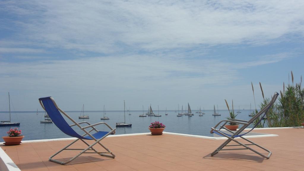 Hotel Punta Barone Санта Марина Салина Екстериор снимка