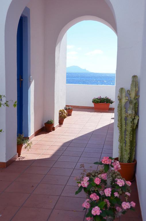 Hotel Punta Barone Санта Марина Салина Екстериор снимка