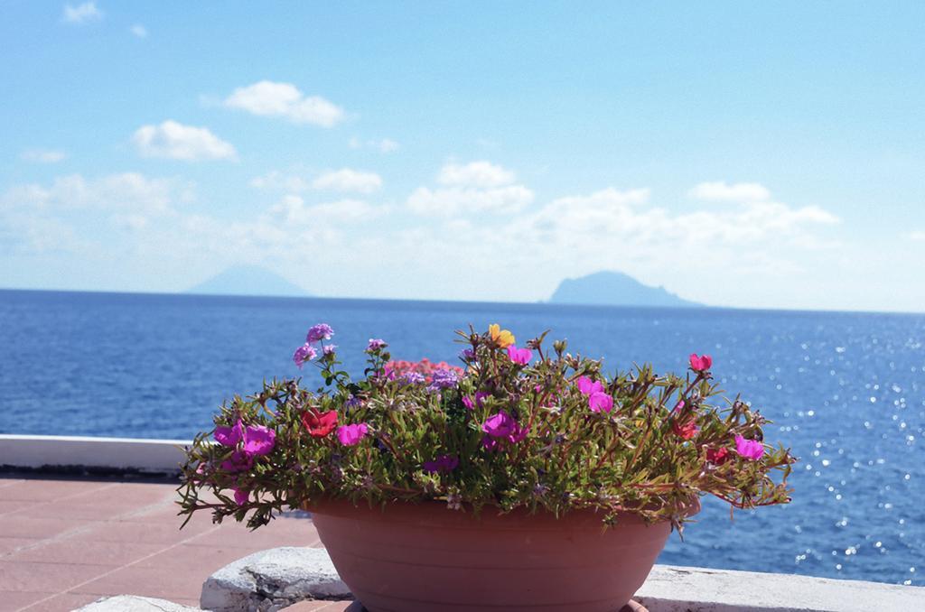 Hotel Punta Barone Санта Марина Салина Екстериор снимка